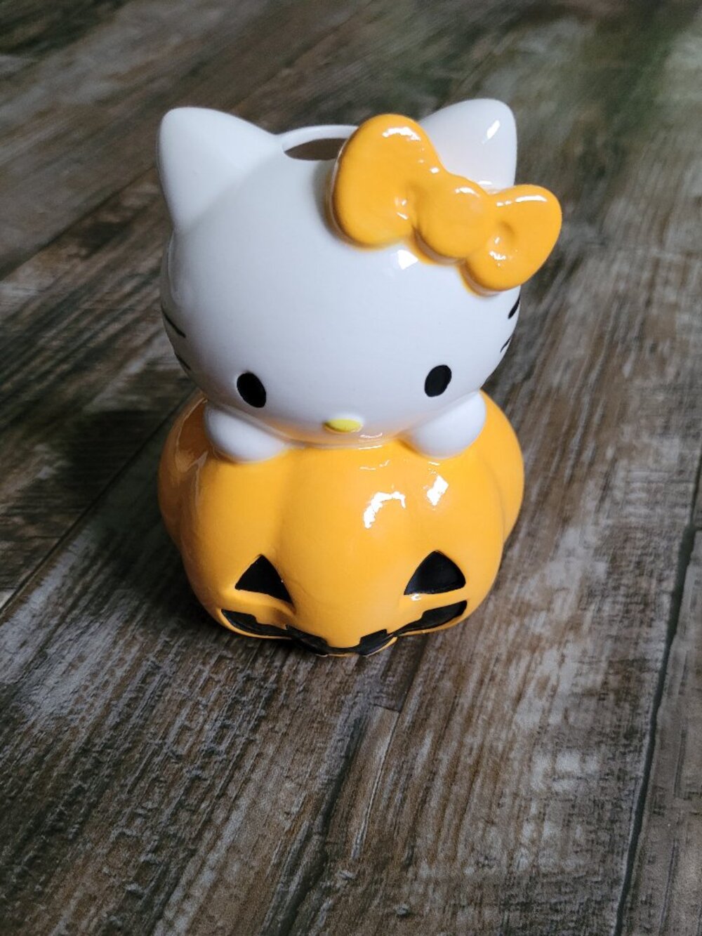 Hello Kitty Pumpkin Halloween Ceramic Diffuser